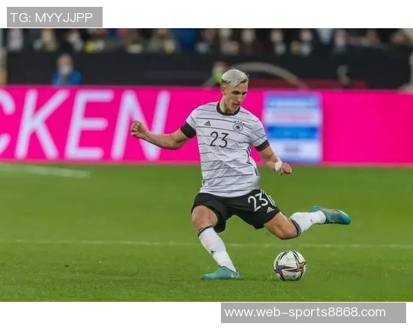 胡梅尔斯盛赞施洛特贝克称其为顶级中卫拜仁本赛季表现无可匹敌